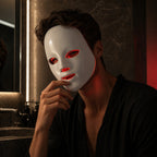 AscendLab LED Mask — młody mężczyzna używający maski LED
